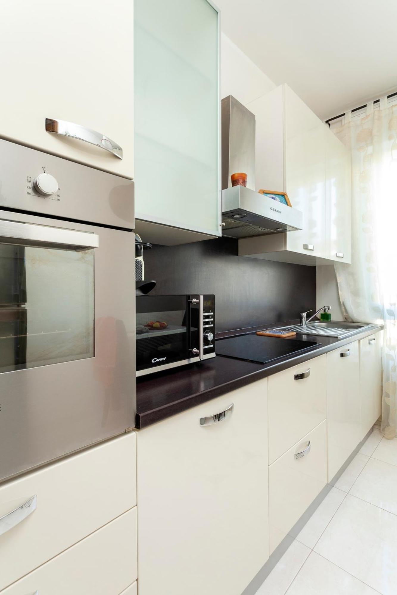 Two Spacious Bedrooms 1 Minute To Metro Stop Milaan